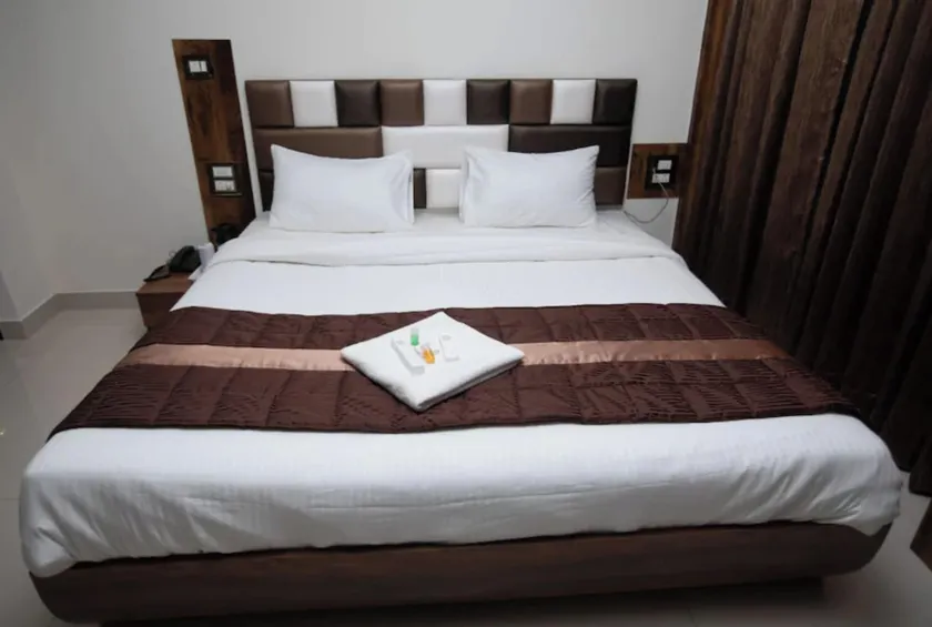 AVIRAHI HOTEL - Image 1