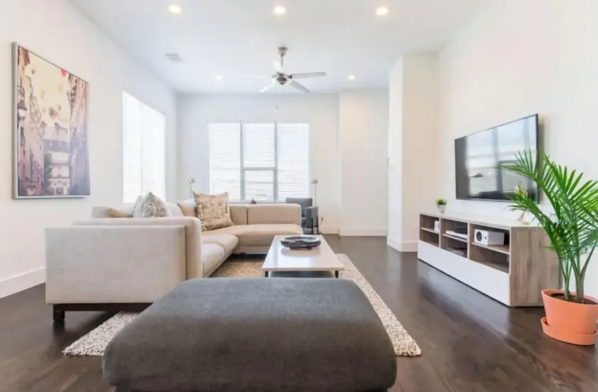 2-Bedroom Downtown Dallas Townhome - Image 1