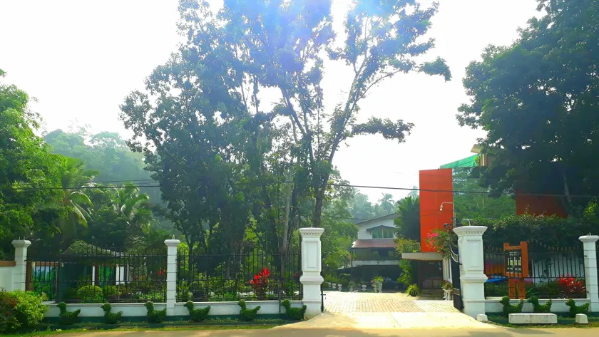 Hotel Kingland - Image 1
