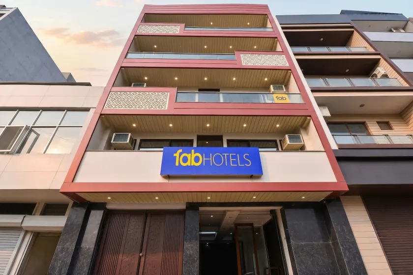 FabHotel Snereya - Image 1