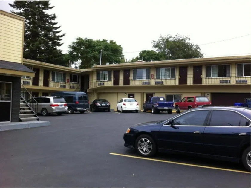 Economy Inn - Image 1