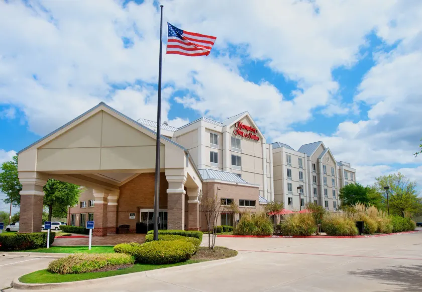 Hampton Inn & Suites N. Ft. Worth-Alliance Airport - Image 1