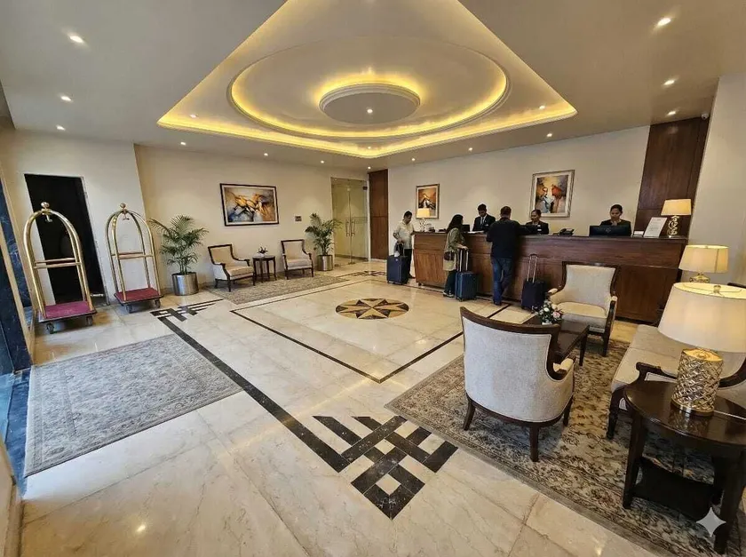 Hotel Divine Vista - Lobby