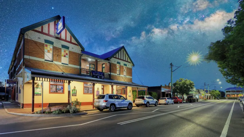 Maclean Hotel - Image 1
