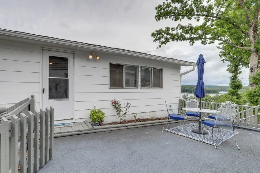 Walk to Norfork Lake: Guest House in Henderson - Image 1