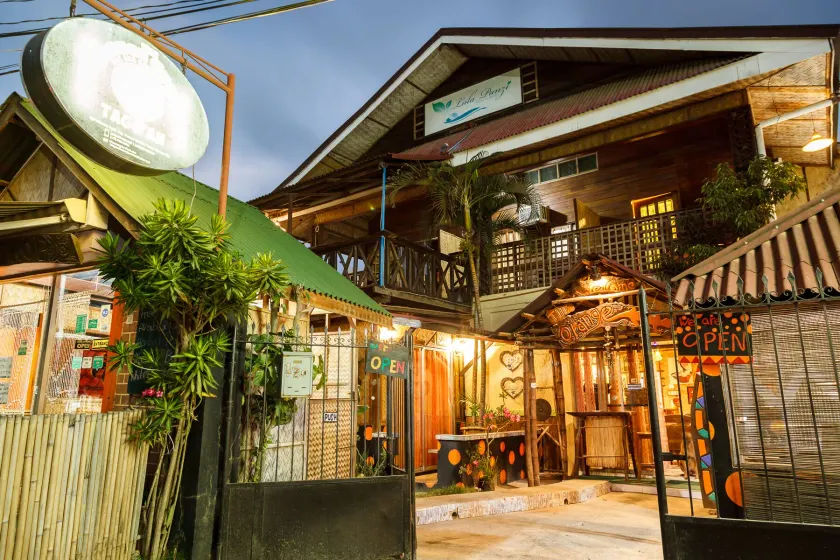 Lala Panzi Bed and Breakfast - Image 1