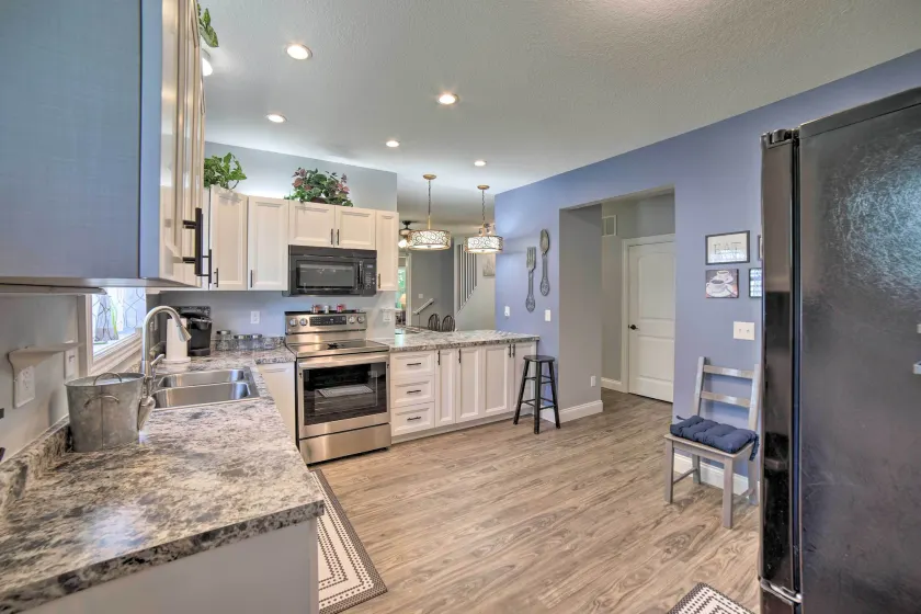 Spacious Fort Wayne Condo w/ Porch + Storage! - Innenbereich