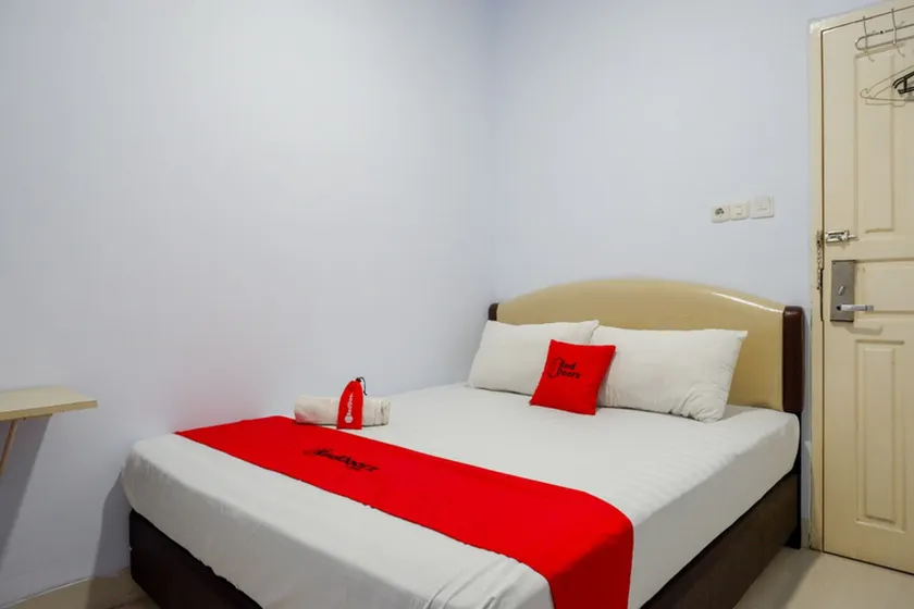 RedDoorz at Hotel Pantai Kamali Bravo Bau Bau - Image 1