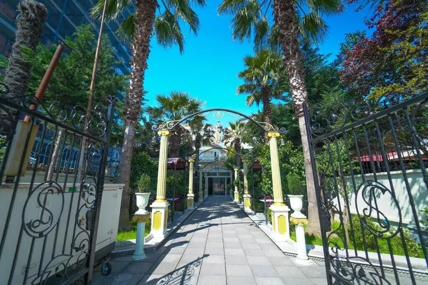 Olimpic Hotel - Image 1