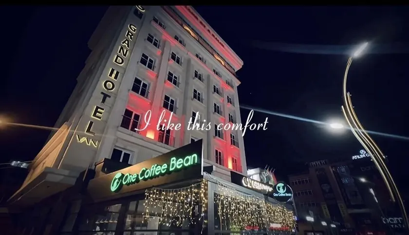 Grand Hotel Van - Image 1