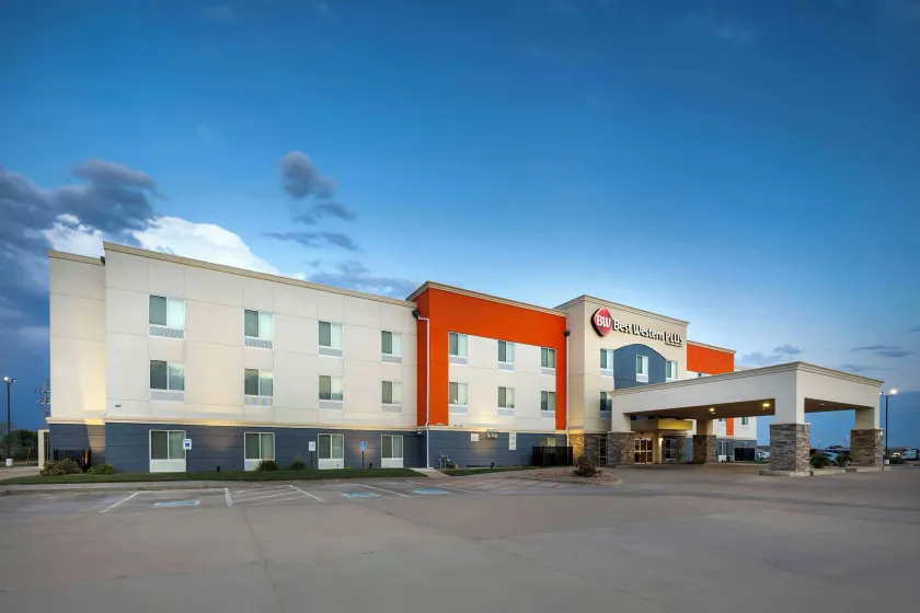 Best Western Plus Pratt - Image 1