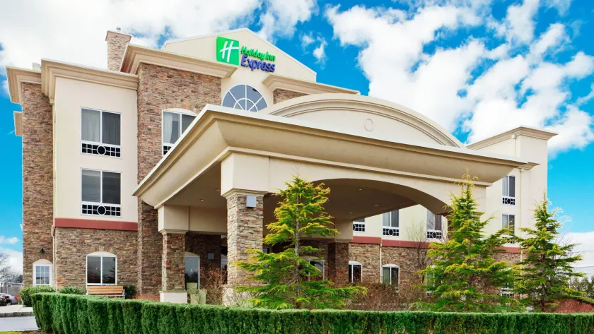 Holiday Inn Express & Suites Riverhead - Long Island by IHG - Image 1