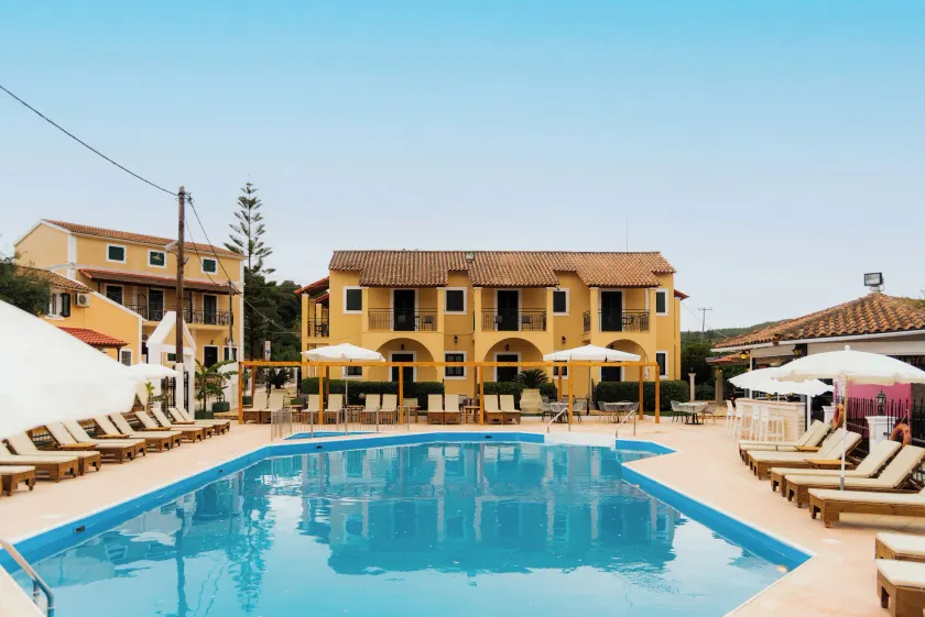 Oula Maisonettes Suites - Image 1