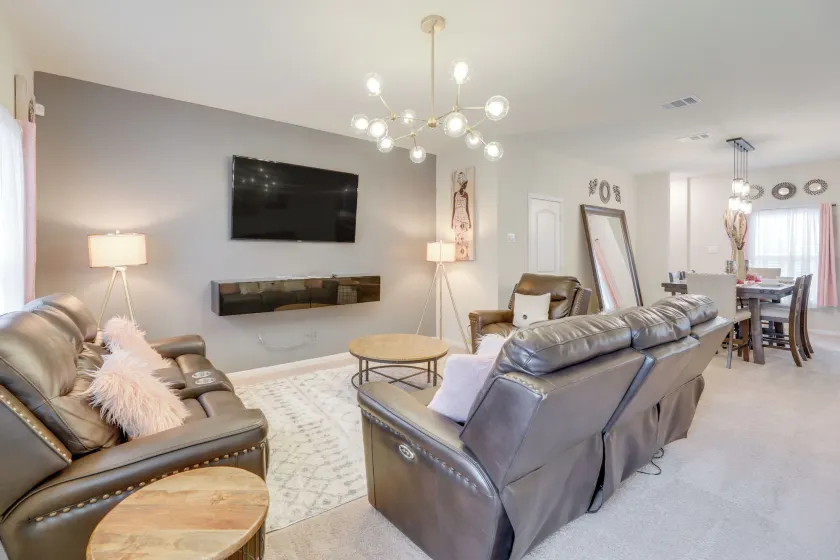 Family-friendly Home in Manor, Near Outdoor Rec - Interiör