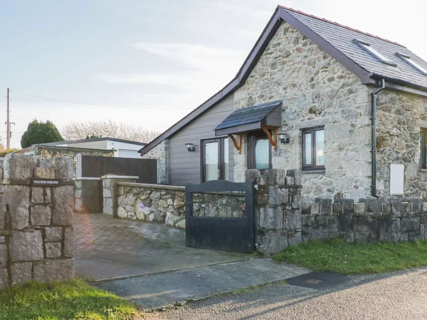 Ysgubor Ddegwm Bach - Image 1