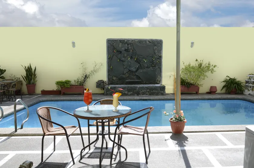 Hostal Perla Real Inn - Image 1