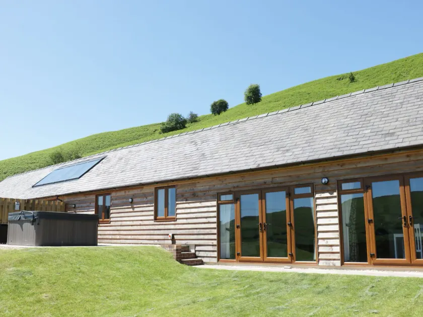 2 Beacon View Barn - Image 1