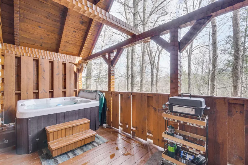 Honey Bear Pause: Rural Escape w/ Porch & Hot Tub! - Image 1