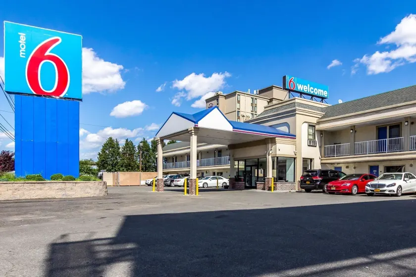 Motel 6 Elizabeth, NJ - Newark Liberty Intl Airport - Image 1