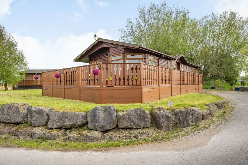 Lakeview Lodge - Image 1