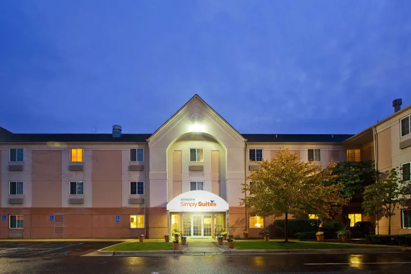 Sonesta Simply Suites Detroit Warren - Image 1