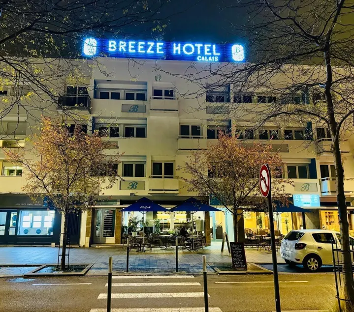 Breeze Hotel - Image 1
