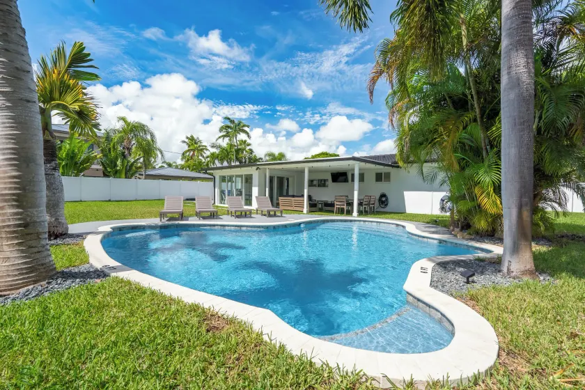 Delila's Chic 3br 2ba with Heated Pool  - Image 1