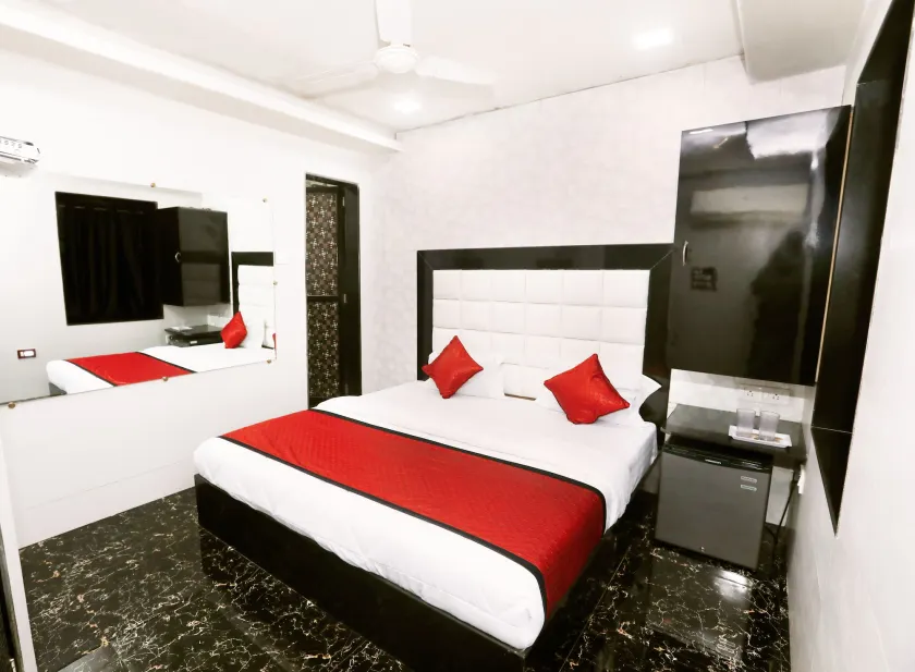 Hotel Janata - Image 1