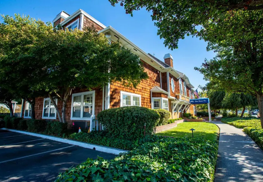 Elm House Inn - Image 1