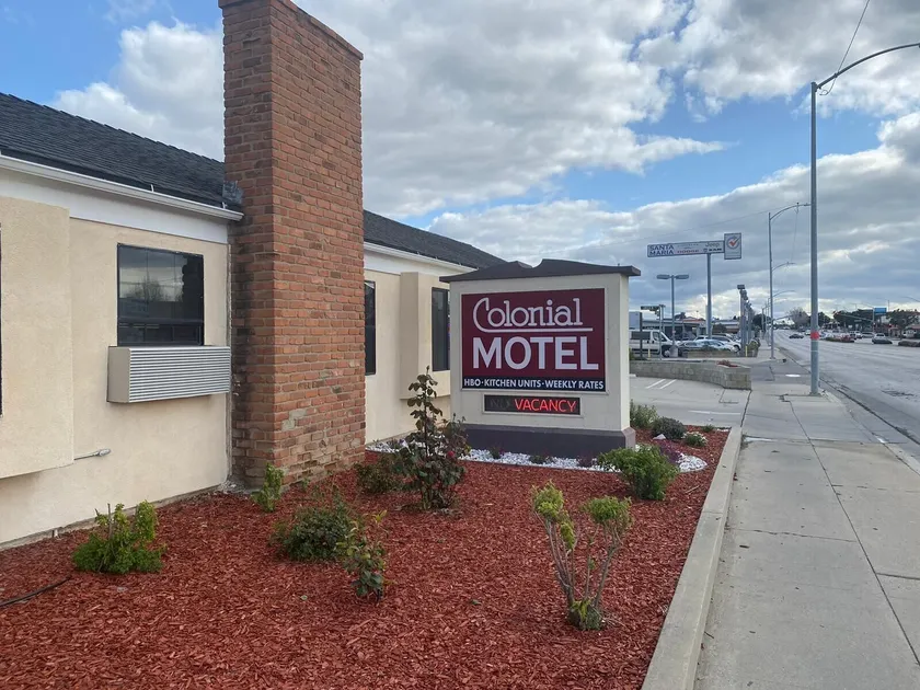 Colonial Motel - Image 1
