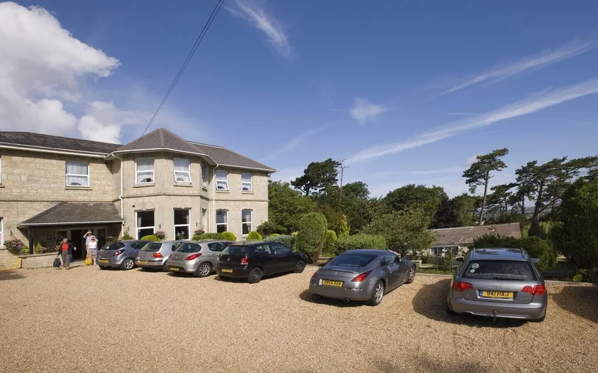 Bourne Hall Country Hotel - Image 1