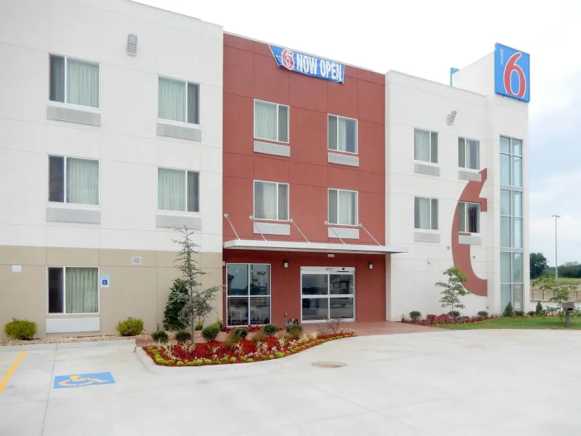 Motel 6-Tulsa, OK - Image 1