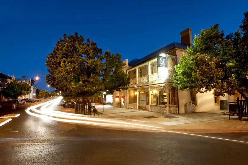 Cobb & Co Court Boutique Hotel - Image 1