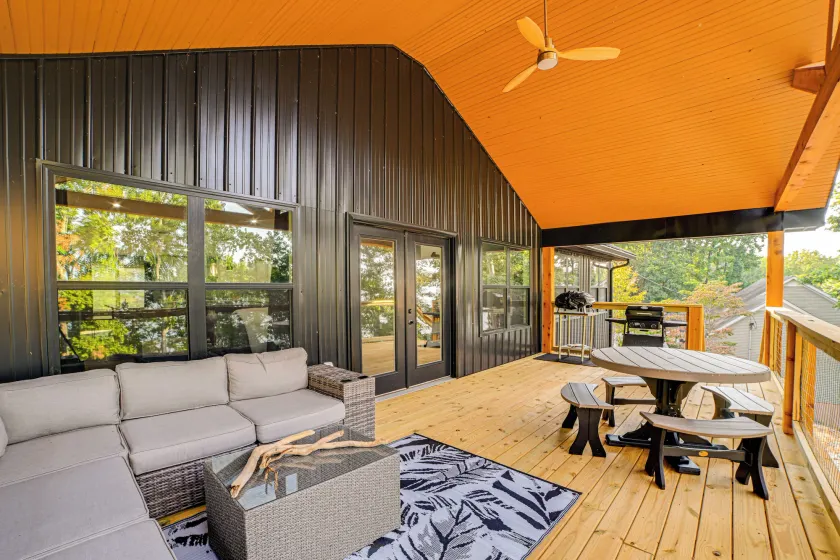 Lake Barkley Home with On Site Beach Boat and Swim - Image 1