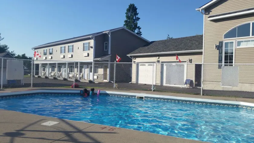 Fox Motor Inn - Image 1