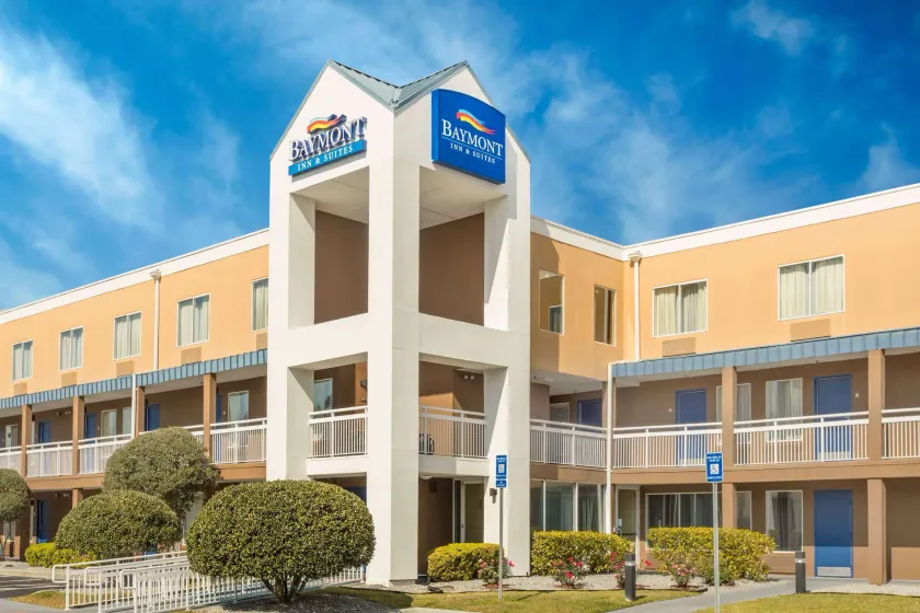 Baymont by Wyndham Savannah Midtown - Image 1