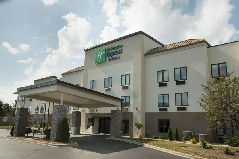Holiday Inn Express Hotel & Suites Madison by IHG - Image 1