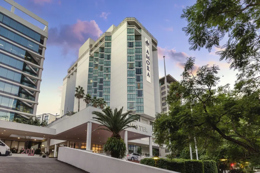 Amora Hotel Brisbane - Image 1