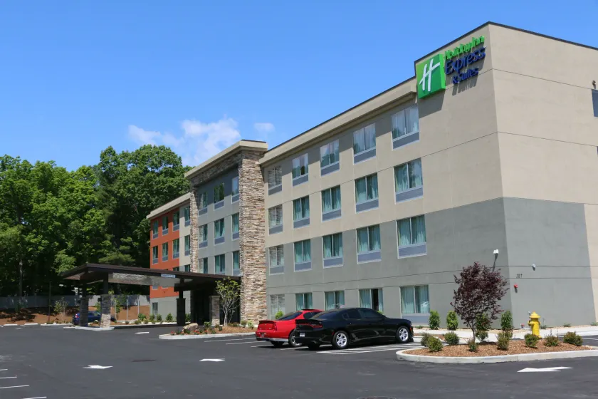 Holiday Inn Express & Suites - Hendersonville SE - Flat Rock by IHG - Image 1