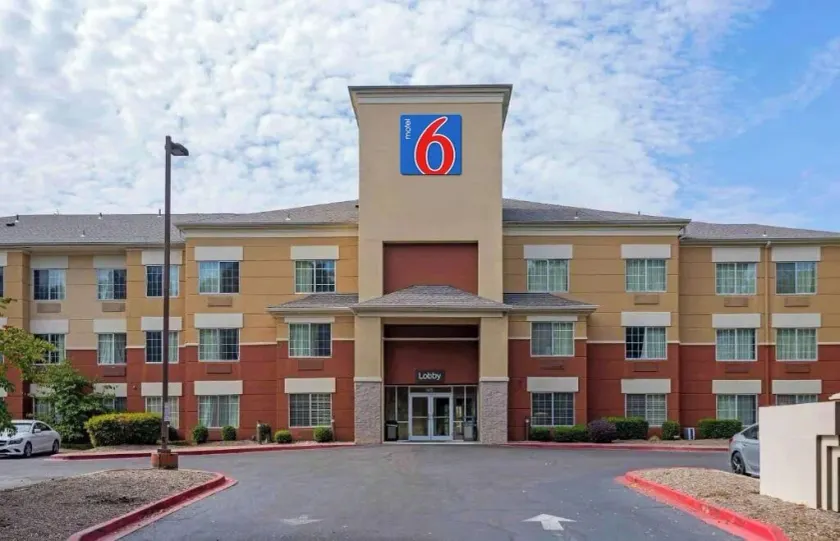 Motel 6 Suites Memphis Airport, TN - Image 1