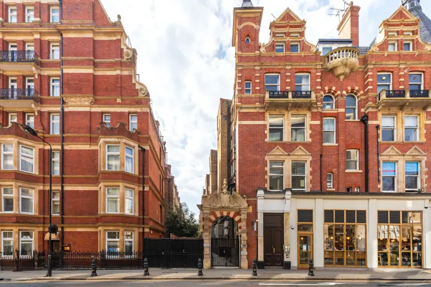 Kensington High Street Suites - Image 1