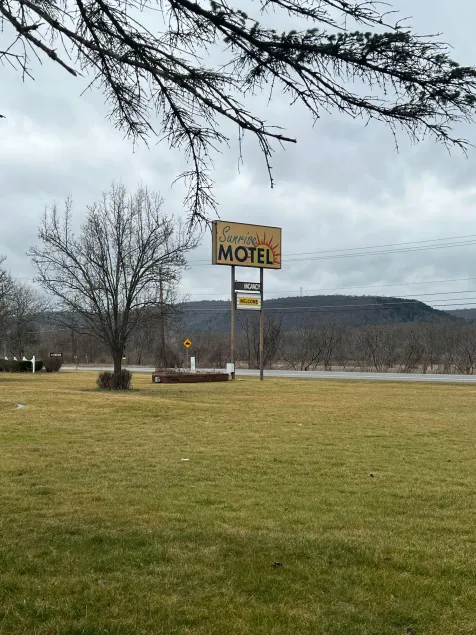 Sunrise Motel - Image 1