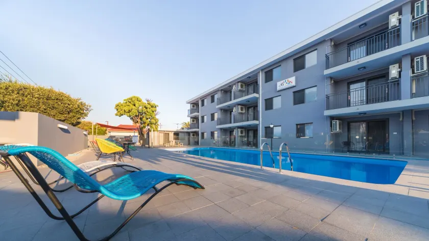 Batavia Apartments - Image 1