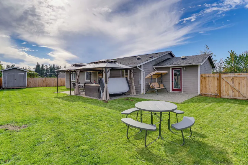 Explore Camano Island Beaches! Family Home w/ Yard - Image 1