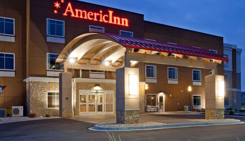 AmericInn by Wyndham Waupun - Image 1