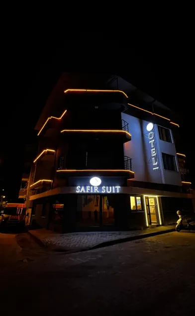 Safir Suit - Image 1