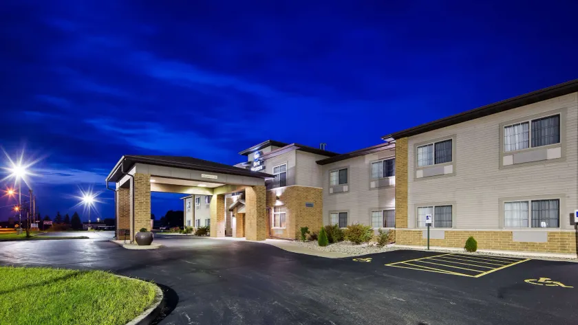 Best Western Plover-Stevens Point Hotel & Conference Center - Image 1