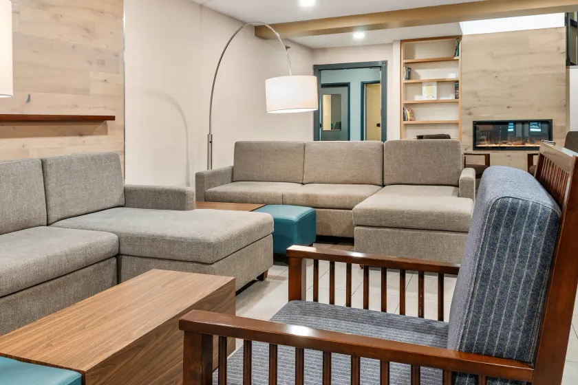 Country Inn & Suites by Radisson, Winnipeg, MB - Image 1