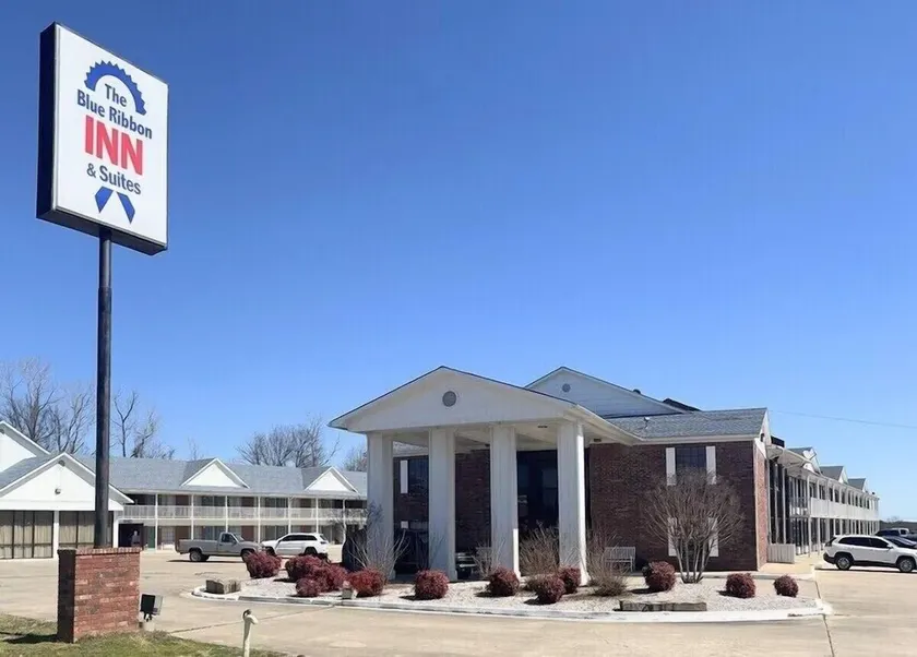 Blue Ribbon Inn and Suites - Image 1