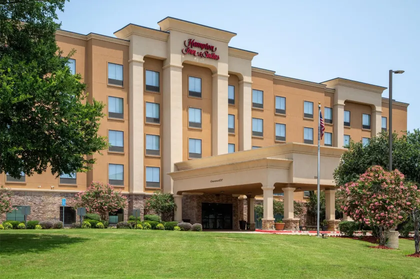Hampton Inn & Suites Dallas Arlington N Entertainment Dist. - Image 1